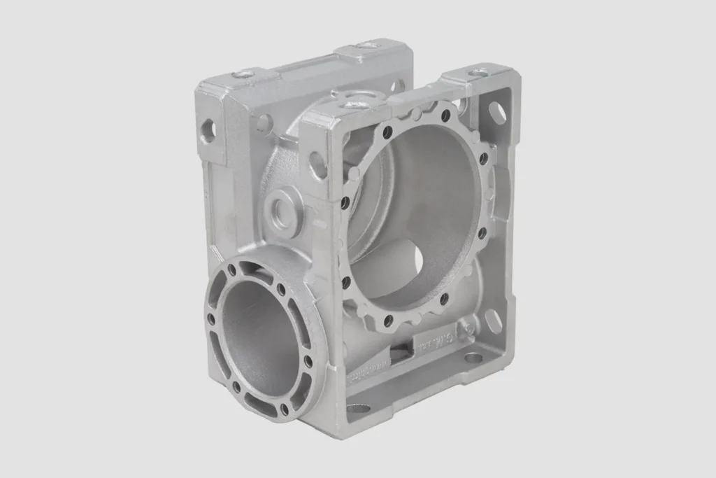 Carter in acciaio inox microfuso con sedi circolari e nervature